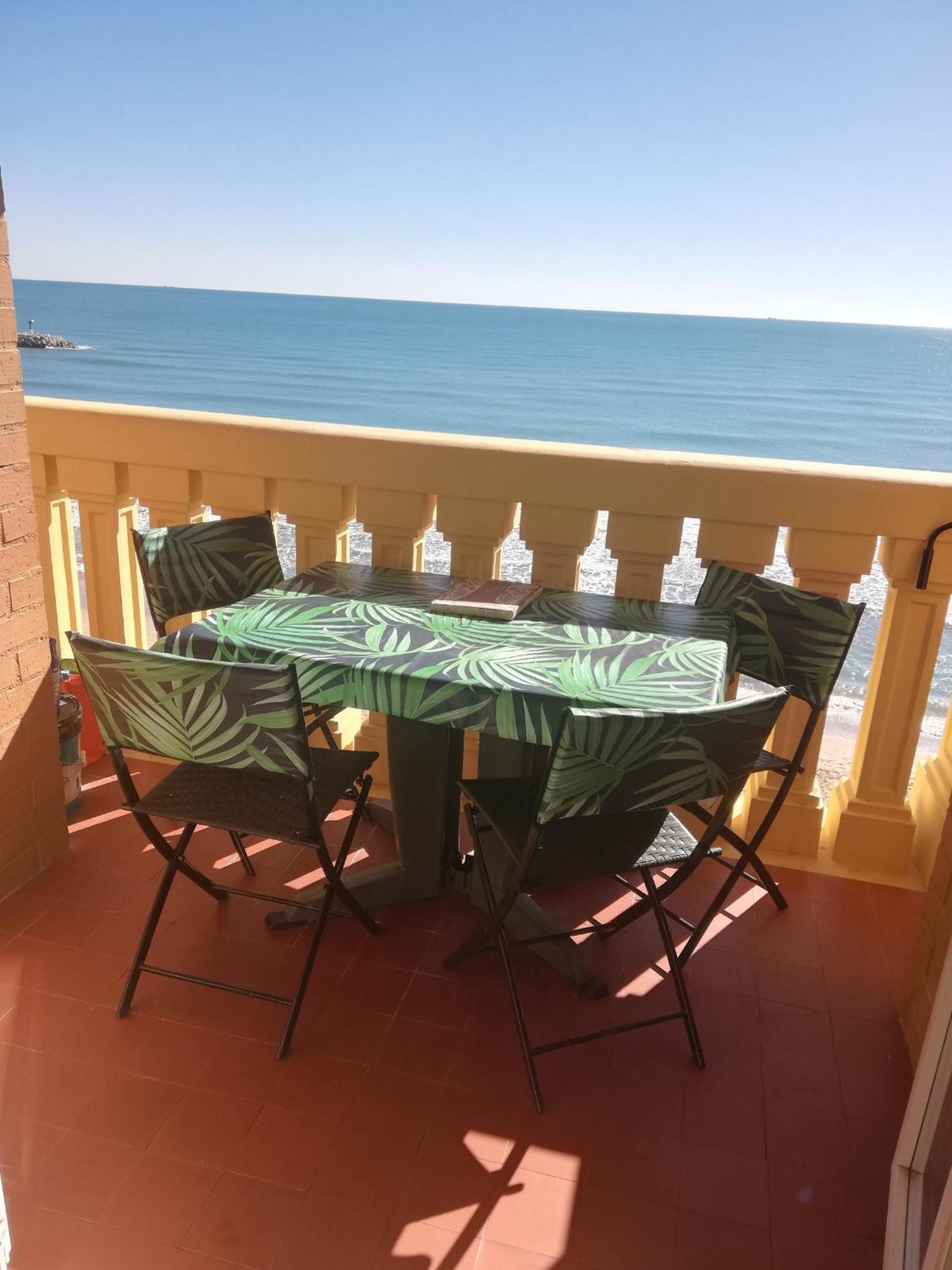 Ideally Located On Beach Port Saplaya Exterior foto
