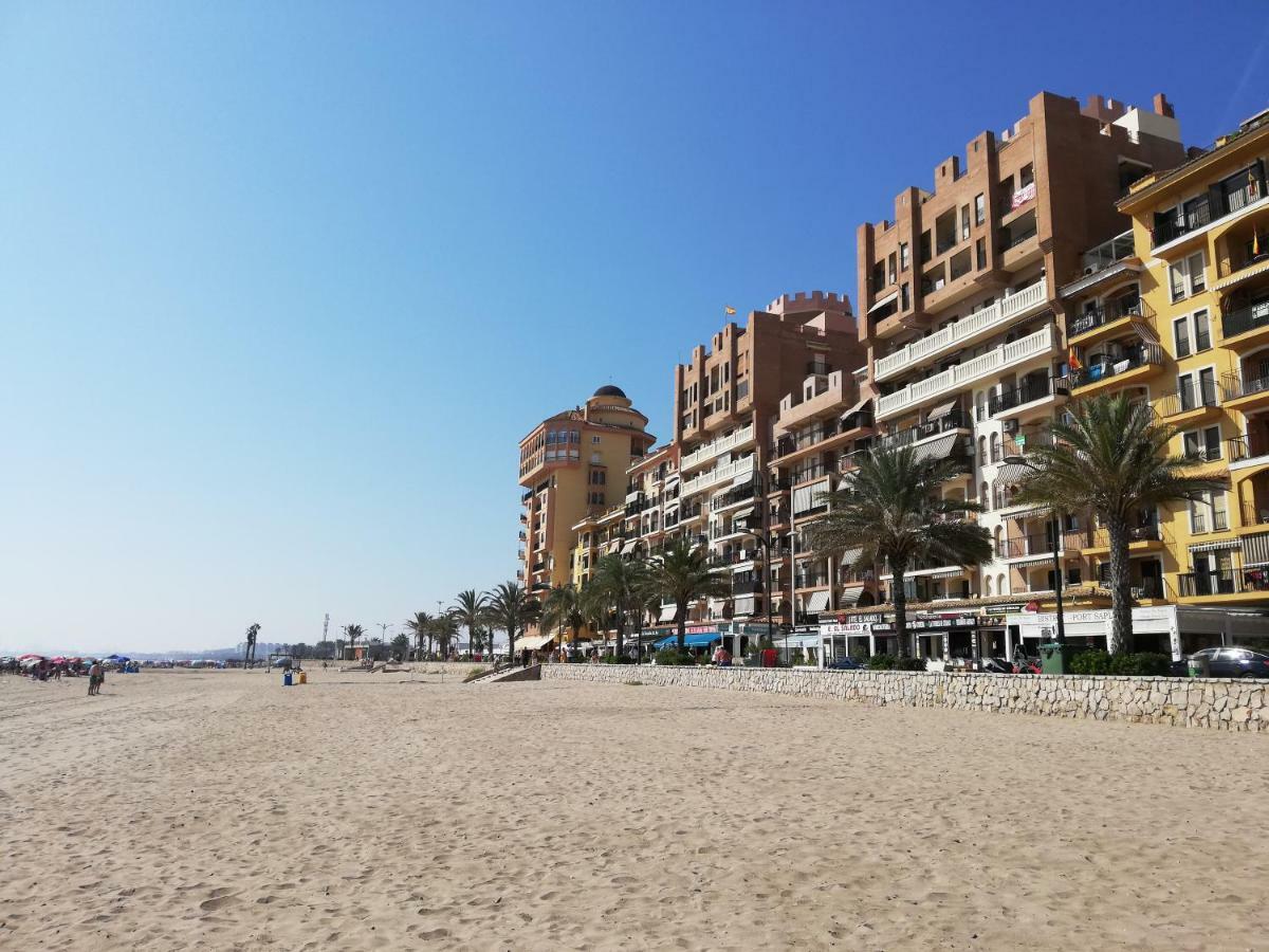 Ideally Located On Beach Port Saplaya Exterior foto